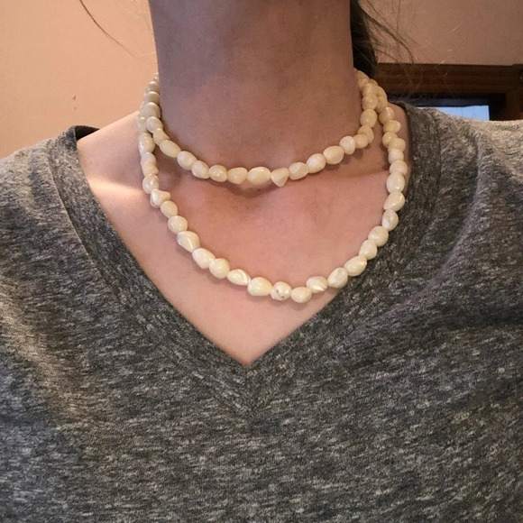 Pearl Necklace with Barrel Closure - Picture 7 of 7